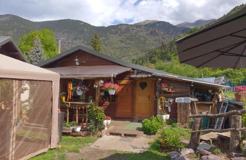 Valdeblore Cama Y Desayuno | LA CABANE, petite chambre agréable chez l'habitant, maison toute en bois