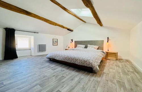 Lusignan Casa | La Carrée des Amis