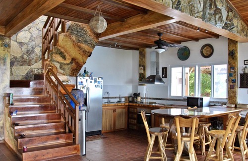 Curia Villa | La Casa de Curia, hermosa casa con vista al mar con piscina, en la mejor playa de Ecuador