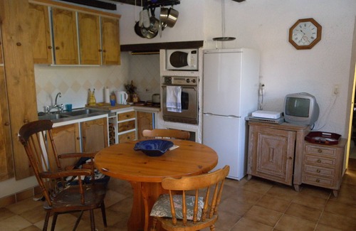 Aups Apartamento | La Cascade: A delightful apartment in an old olive mill in Aups, Provence