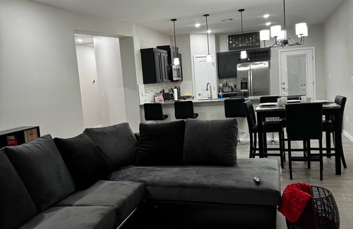 Biggs Field Casa | La Casita 915- HOT TUB, family-friendly!