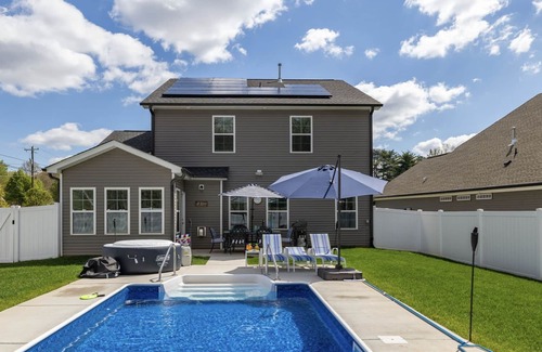 Lewisville Casa | La Casona: Pool, Hot Tub, King Bed, Theater Room, 17 min to Winston-Salem