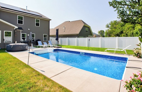 Lewisville Casa | La Casona: Pool, Hot Tub, King Bed, Theater Room, 17 min to Winston-Salem