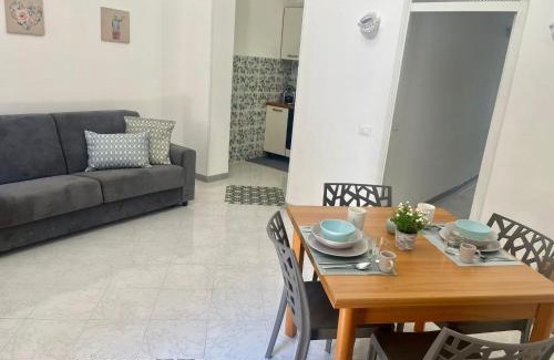 Carini Apartamento | LA CASTELLANA APARTMENTS Vista panoramica sul mare, nel cuore storico di Carini, a due passi dal Duomo