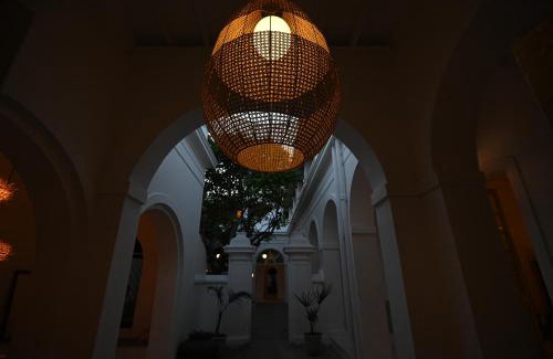 White Town Cama Y Desayuno | La Cedille - French Heritage House