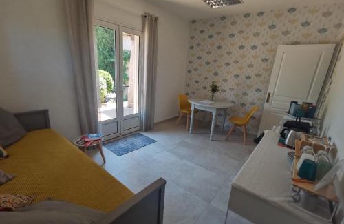 Castelnau-de-Guers Casa | La Chambre du Saunei