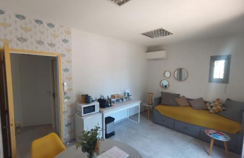 Castelnau-de-Guers Casa | La Chambre du Saunei