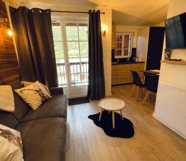 Cauterets Apartamento | "La clé dorée" Studio balcon ensoleillé Vue montagne wifi