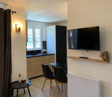Cauterets Apartamento | "La clé dorée" Studio balcon ensoleillé Vue montagne wifi