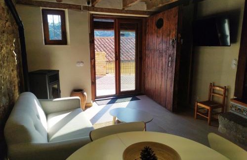 Vilafranca Chalet De Esquí | LA DULA, Casa Boutique en el casco antiguo y junto a la montaña