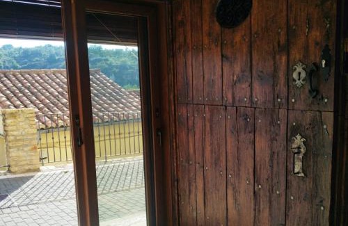 Vilafranca Chalet De Esquí | LA DULA, Casa Boutique en el casco antiguo y junto a la montaña