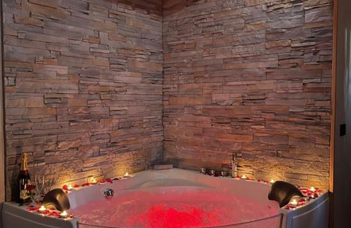 Buron Apartamento | La Era de Lario habitación con Jacuzzi