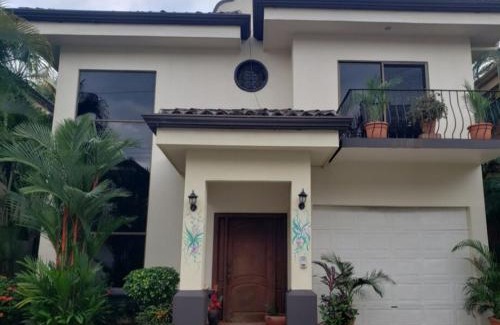 Barrio Los Villalobos Casa | La Flor Paradise Villa
