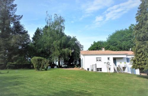 Breuil-Barret Casa | La Folie