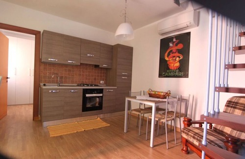 Santo Stefano di Magra Apartamento | La Fonda Holiday House: Apartamento con piscina, jardín y parking