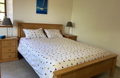 Payzac Cama Y Desayuno | La Glycine at Mas de la Giralde. Continental breakfast included. Pool and views