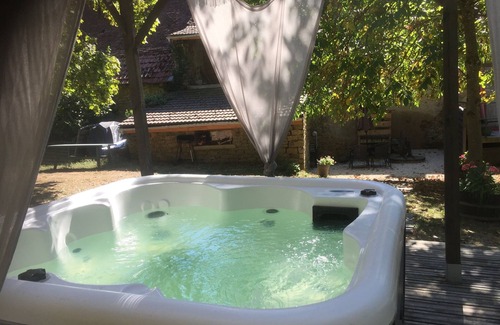 Saint-Sernin-du-Plain Cabaña | Gîte-Baño con ducha-La Grangette en Bourgogne