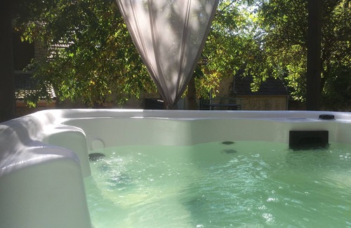 Saint-Sernin-du-Plain Cabaña | Gîte-Baño con ducha-La Grangette en Bourgogne