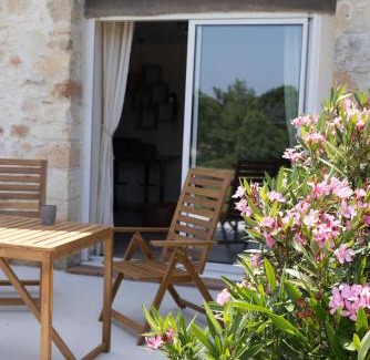 Monsempron-Libos Casa | La Grange aux Cyprès, maison d'hôtes de charme