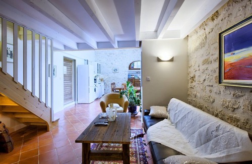 Verac Casa | La Grange d'Oustaud con piscina, vistas al campo y encanto auténtico