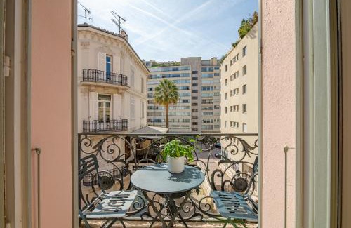 Cannes City Centre Apartamento | La Guitare 22 - Spacious 1 BR apartment in the center of Cannes, right behind Grand Hotel