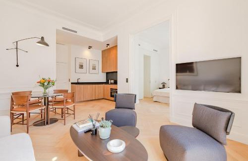 Cannes City Centre Apartamento | La Guitare 22 - Spacious 1 BR apartment in the center of Cannes, right behind Grand Hotel