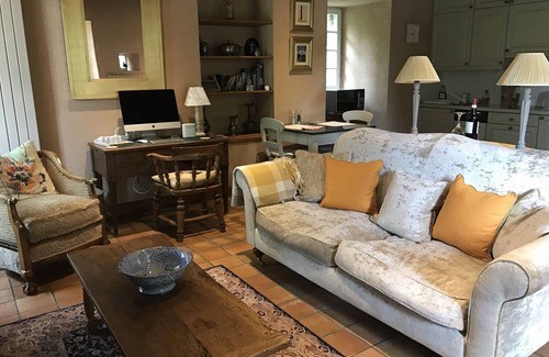 Saint-Germain-des-Pres Casa | La Jolie cottage, a lovely retreat for a couple with heated pool