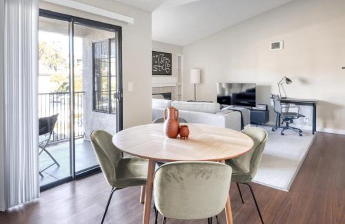 University City Apartamento | La Jolla 1br w gym wd pool nr bars shops SAN-7