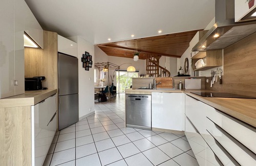 Frouzins Chalet De Esquí | La Joviale, jolie maison avec Piscine & Jardin