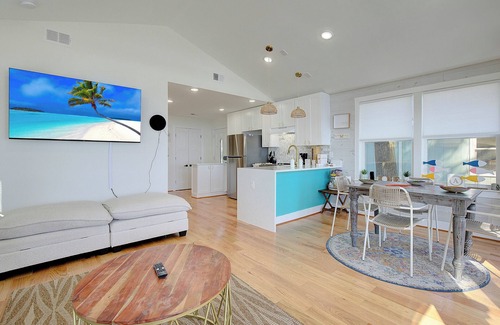 North Beach Casa | "La Licorne" Waterfront Beach Cottage