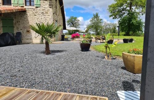 Saint-Quentin-sur-Charente Casa | La Maison du Lac Lavaud