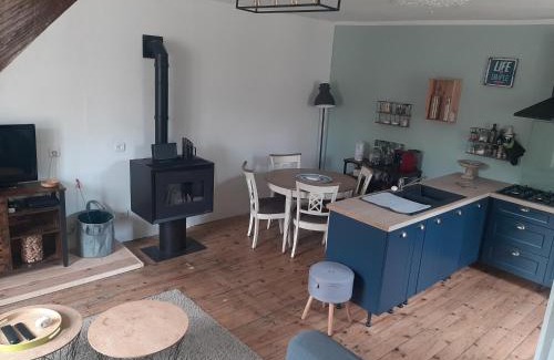 Voutezac Casa | La maison à la porte bleue