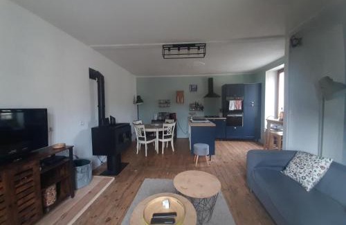 Voutezac Casa | La maison à la porte bleue