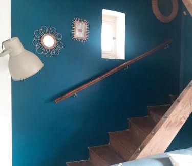 Voutezac Casa | La maison à la porte bleue