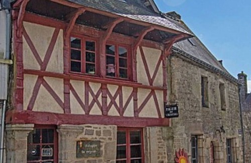Guemene-sur-Scorff Casa | La Maison Crème is a stunning town house, in the heart of Guemene Sur Scorff.