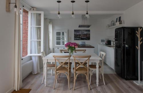 Honfleur Villa | La maison de Colette, Traditionnelle Maison d'Armateur de 3 chambres et 3 salles de bains