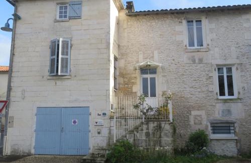 Bourg-Charente Villa | La Maison de Riviere