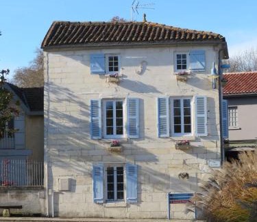 Bourg-Charente Villa | La Maison de Riviere