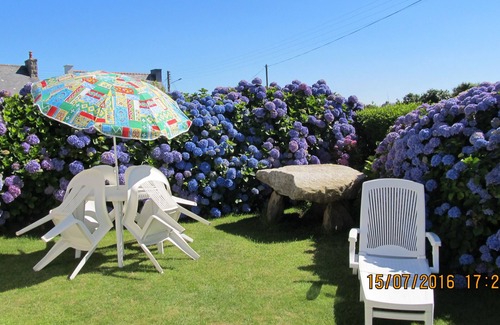 Pleumeur-Bodou Casa | LA MAISON DU DOLMEN by the sea in Ile Grande