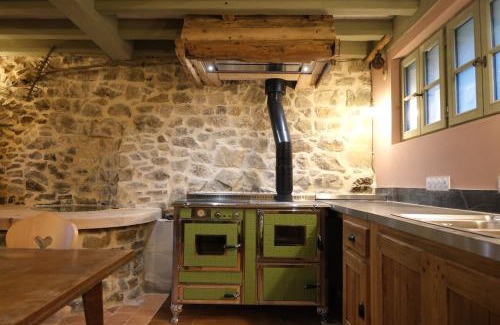 Saint-Cyr-le-Chatoux Villa | La Maison du Père Louis