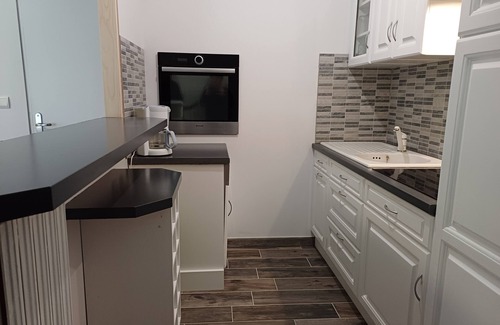 Pouzauges Casa | La Maison du Soleil whole house on enclosed land Connected TV