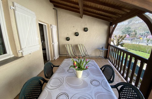 Cajarc Casa | La Maison Du Tour De Ville con vistas a las montañas, Wi-Fi y aire acondicionado