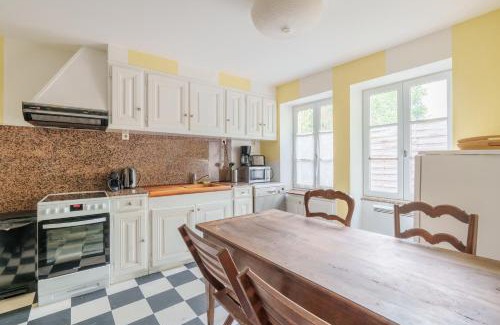 Ravieres Casa | La Maison et son jardin sur le Canal de Bourgogne