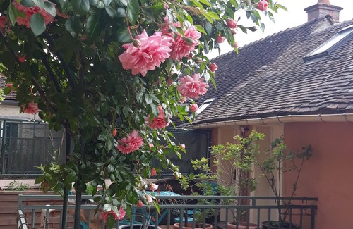 Nemours Casa | La maison rose: Atypical house - town center - Near train station