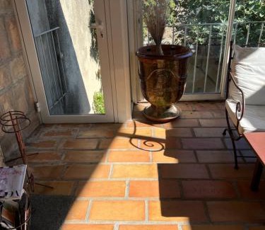 Aigues-Mortes Medieval City Casa | La maison sur la place dans Aigues Mortes