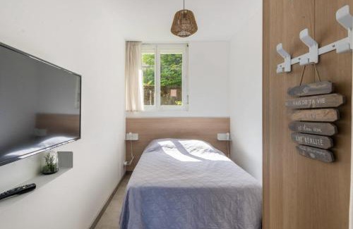 Le Creusot Casa | La Maisonnette du Parc au Cœur de ville & parking privé