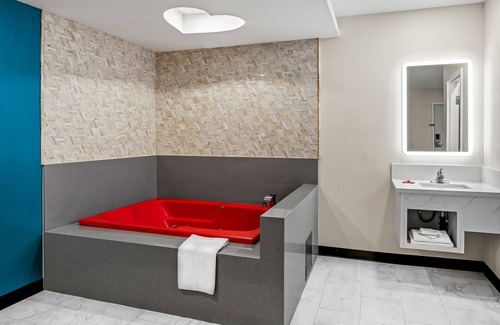 South Wrigley Hotel | La Mirage Inn - Long Beach