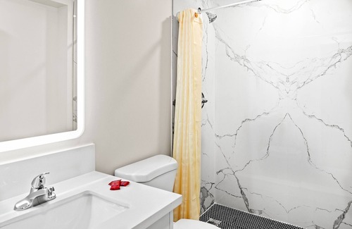 South Wrigley Hotel | La Mirage Inn - Long Beach