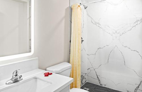 South Wrigley Hotel | La Mirage Inn - Long Beach