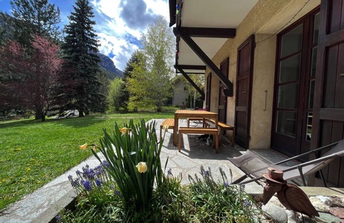 Les Vigneaux Casa | La Parenthèse en Ecrins : Grande Maison Tout Confort Dans un Écrin de Verdure